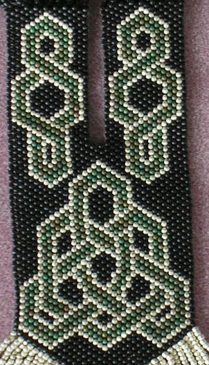 Гердан с орнаментом кельтского узла в технике мозаичного плетения 